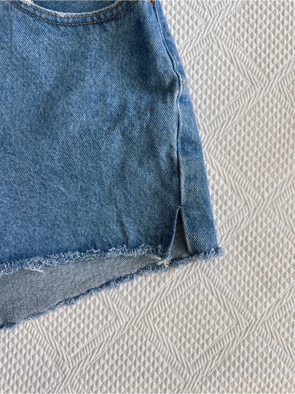 501 Levi’s Cutoff Jean Denim Shorts - Picture 4 of 5